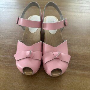 Bow Tie Peep Toe Clogs in Pink Leather